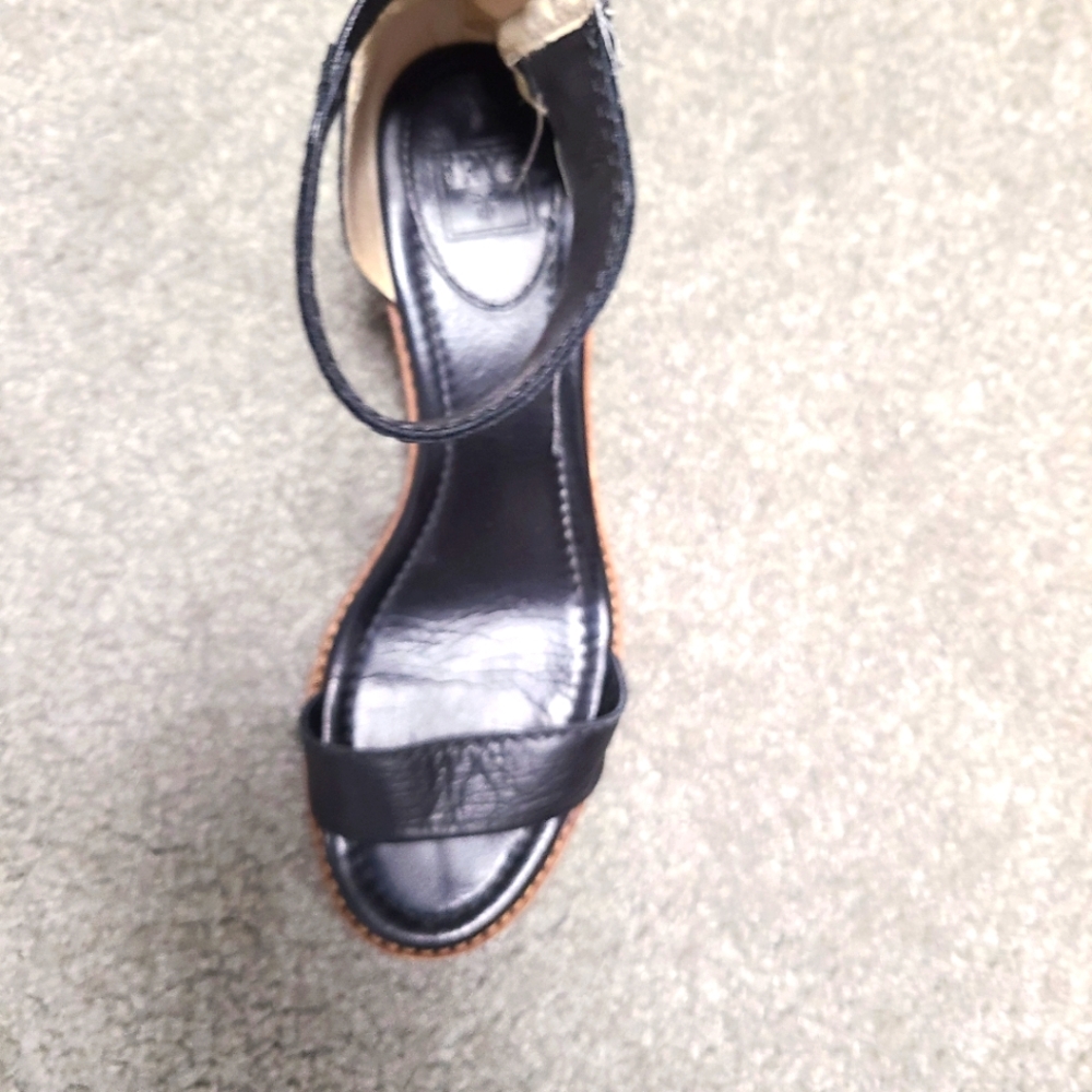 FRYE Women's 8.5M Black Brielle Back Zip Dress Sandal Heeled Leather Ankle Strap